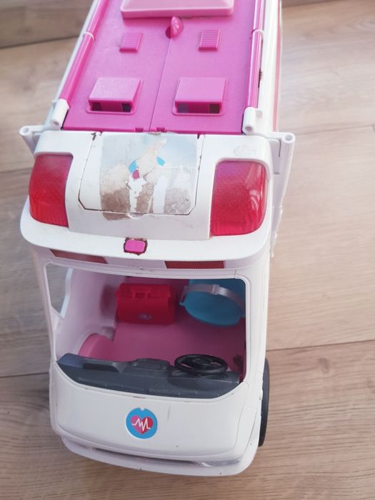 Karetka pogotowia Barbie.