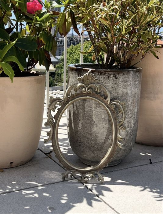 Moldura oval em metal estilo barroco / rococó