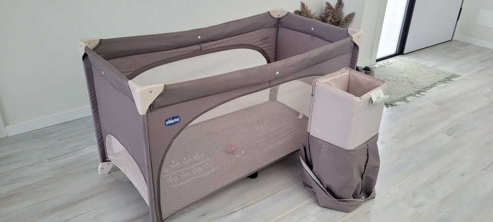Cama de Viagem Chicco Easy Sleep.