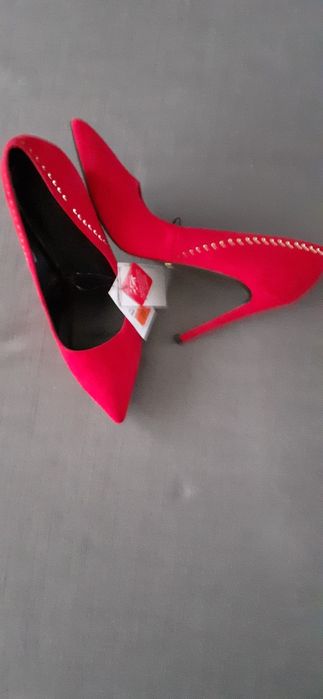 Buty damskie szpileczki firmy Reserved rozmiar 38