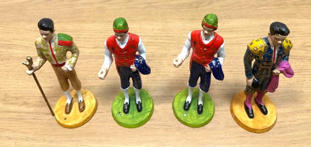 Toureiros e campinos em faiança, 15 cm