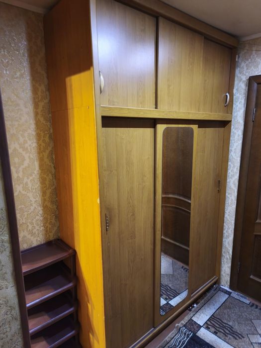 сдам 1 ком Тополь 1 дом 25  рядом Варус, есть гараж