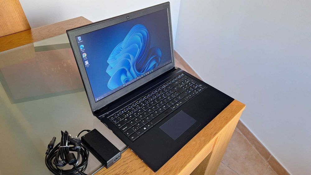 Insys N750BU i5-7200U 3.1GHz- 8GB Ram- SSD256GB NVME- Win11