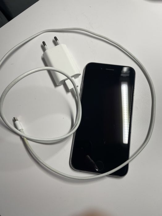 Iphone 6s 32 GB i ładowarka