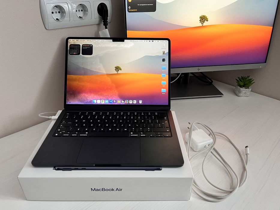ЗАМОВЛЕНИЙ! Macbook Aip M2 13.6 2022 залитий екран