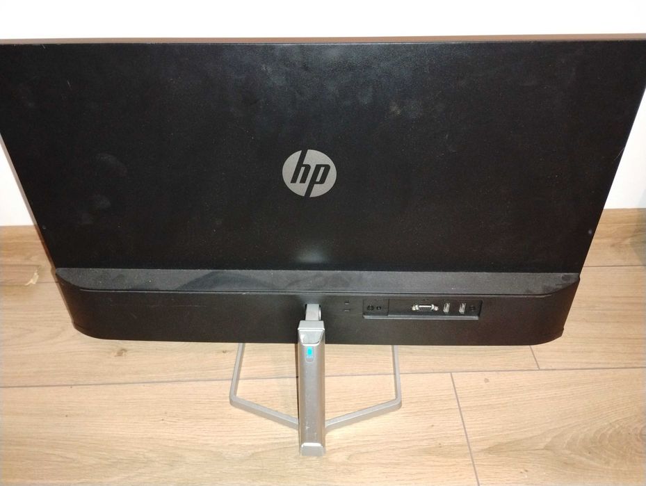 monitor Hp m27f FHD zbity włącza sie ,z niemiec, na czesci