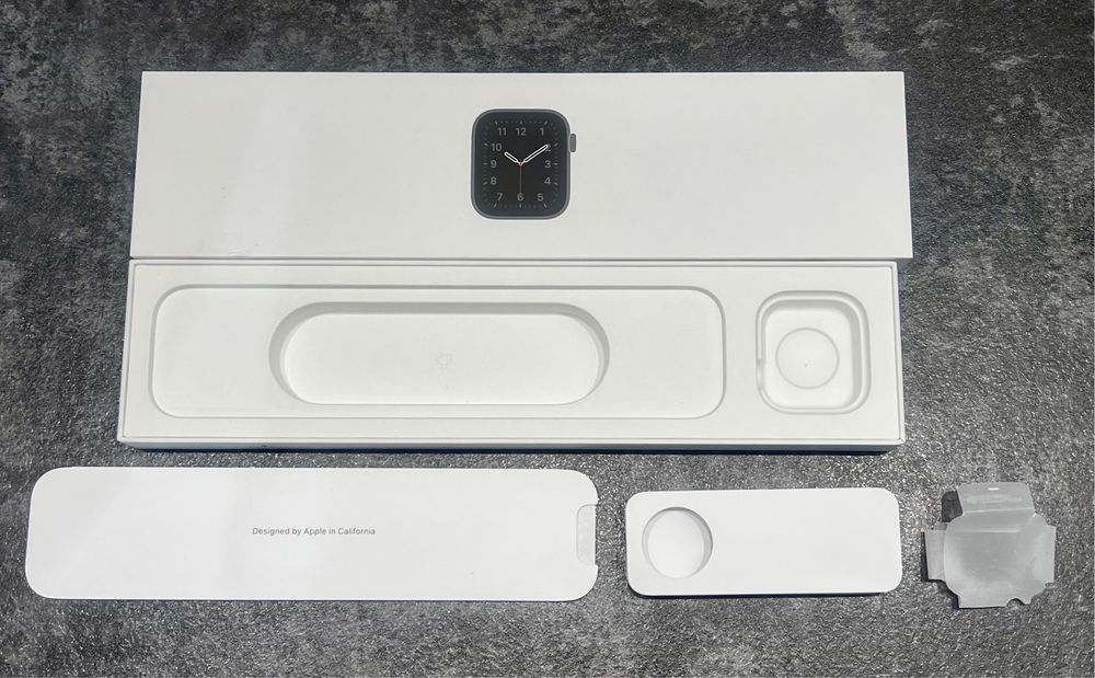 Oryginalne opakowanie po Apple Watch SE 1. gen. 40mm