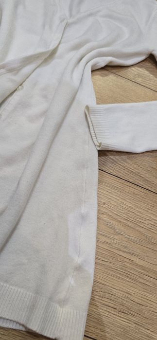 Biały sweter 70% wełny