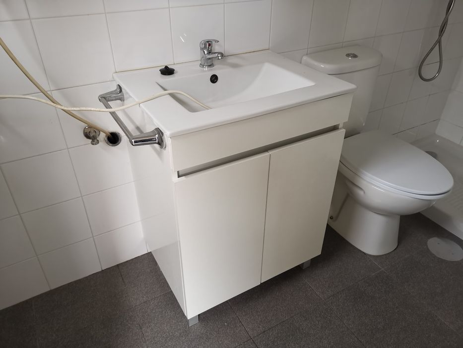 Mobiliário de cozinha e casa de banho