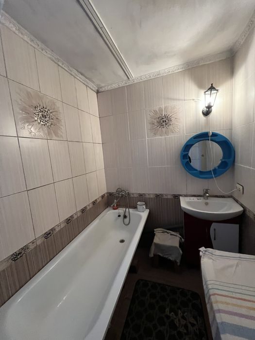 Здам в будинку 1 кімнату велику