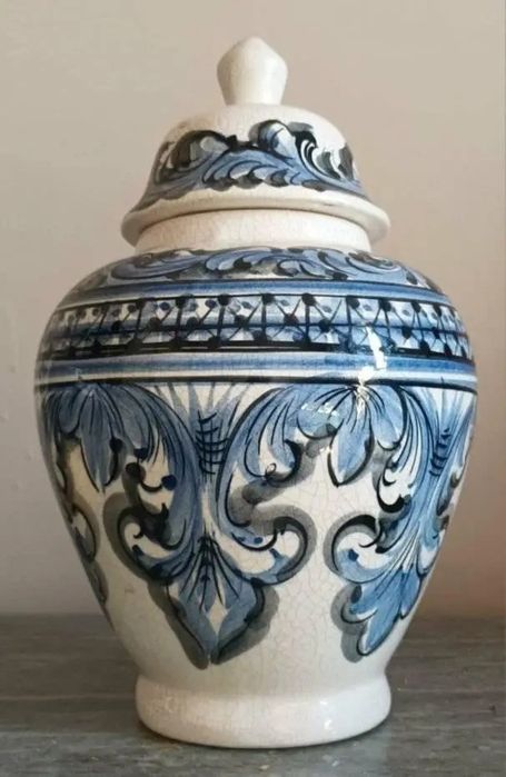 Pote em Porcelana Antigo