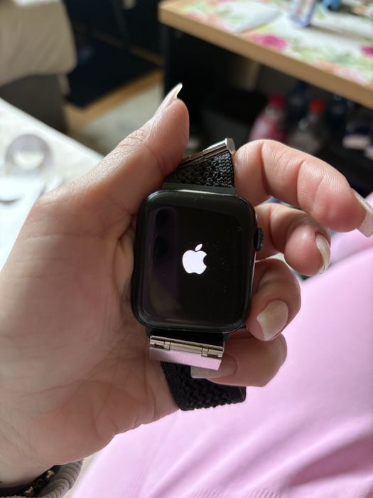 Apple Watch SE 2. generacji 44 mm Midnight – pudełko