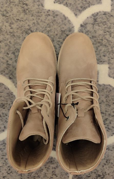 Botki beżowe nowe sznurowane