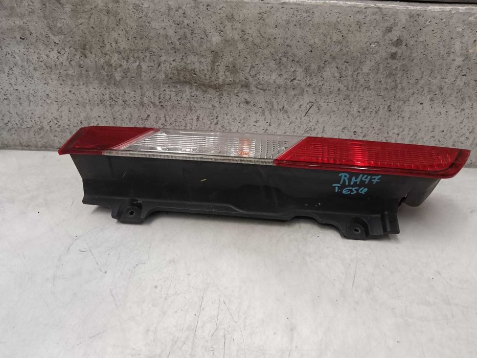 Farolim traseiro esquerdo Ford Transit (2018)