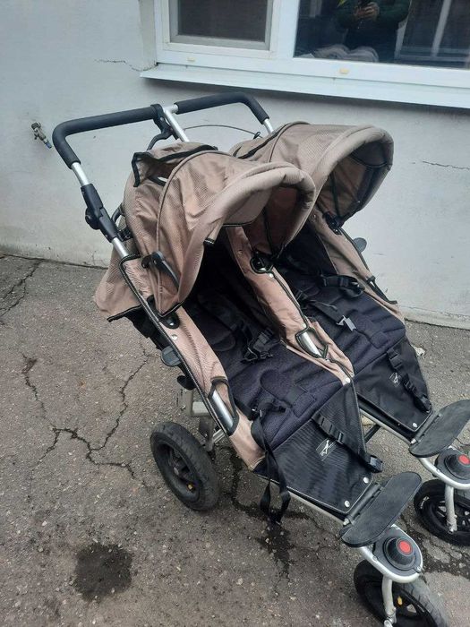 Коляска для двойнят