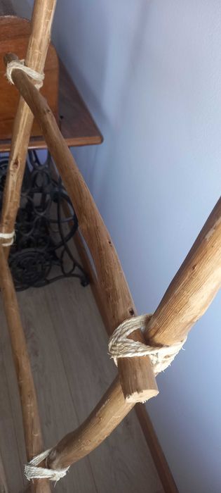 Escada decorativa. Eucalipto. Feita a mão.