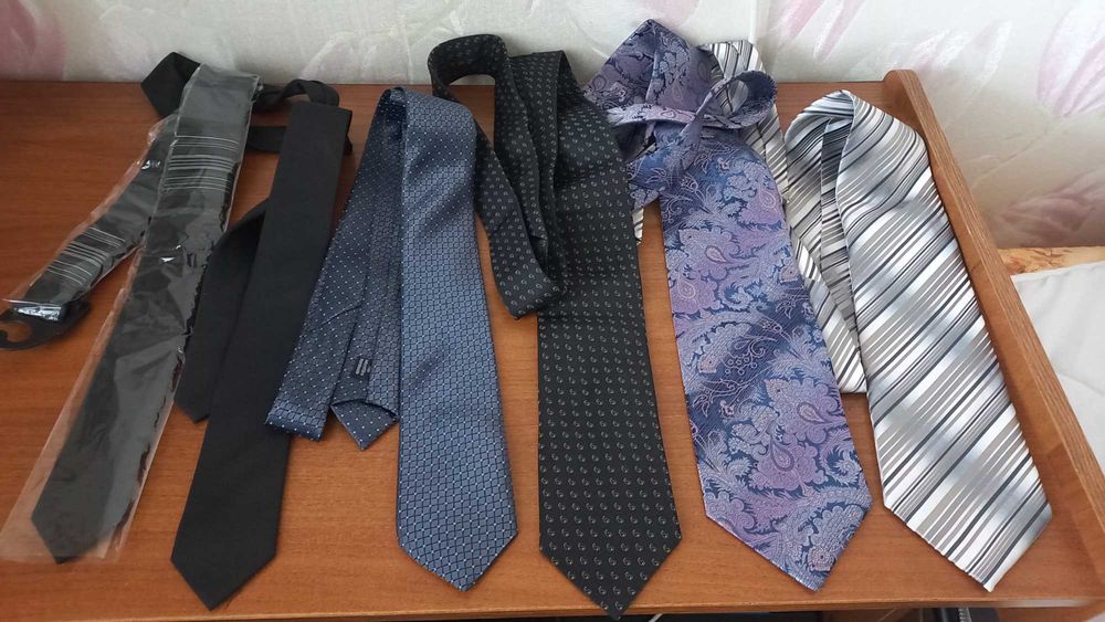 Краватки в асортименті