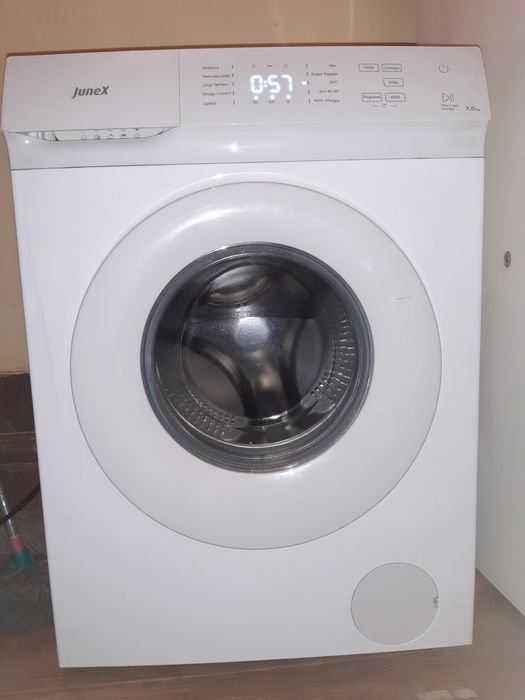 Máquina de lavar roupa como nova