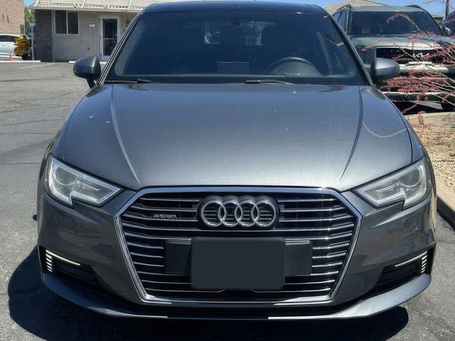 Audi A3 E-Tron      2017