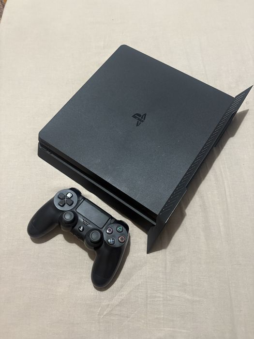 Play station 4 slim