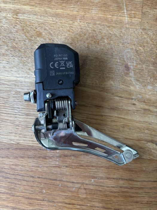 Przerzutka przednia di2 Shimano 105 R7150