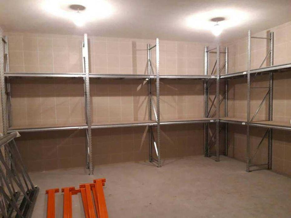 Стелаж складський з полицями металевий. Стелажі для шин і коліс. Метал