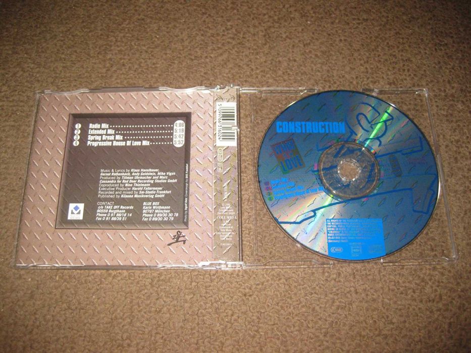 CD Single dos Construction "What is in Love"
