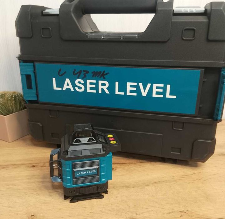 Лазерний 4D рівень на акумуляторі з триногою і кріпленнями у кейсі