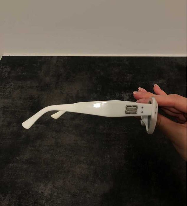 Białe okulary damskie przeciwsłoneczne