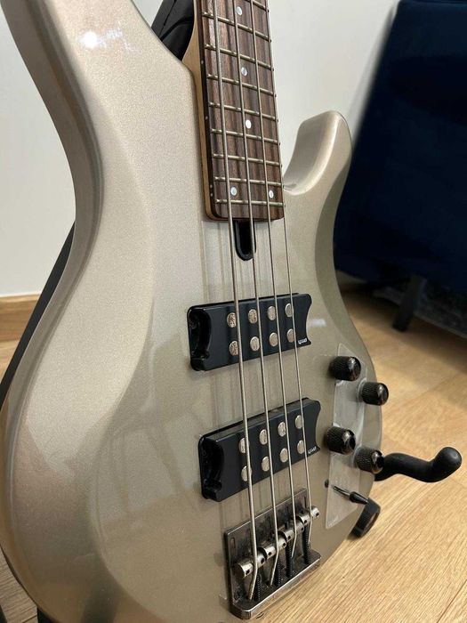 Gitara basowa Yamaha TRBX304 – używana bardzo mało, w pełni sprawna