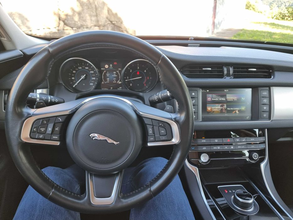 Jaguar XF 2.0D Prestige Automático