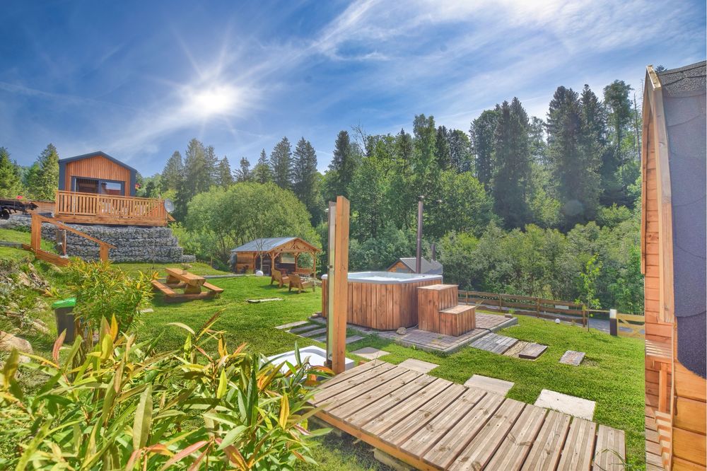 Domek z jakuzzi w górach