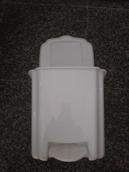 Caixote de lixo pequeno