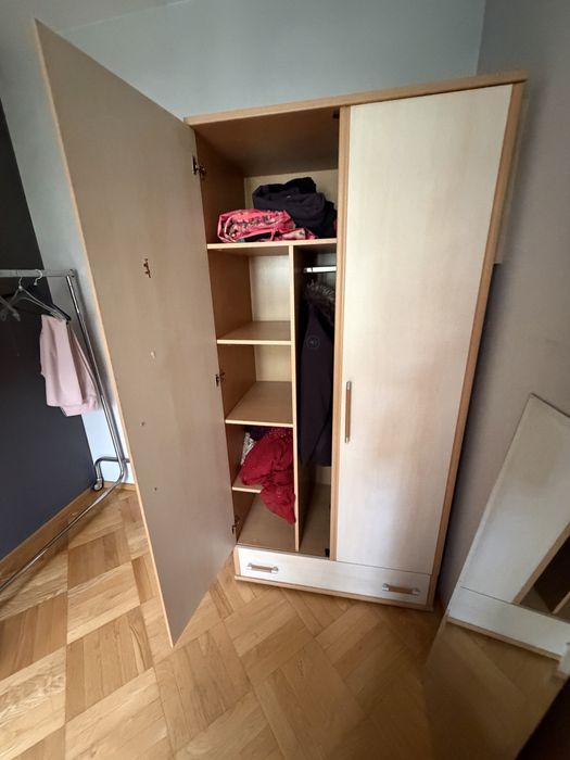 Szafa z pułkami