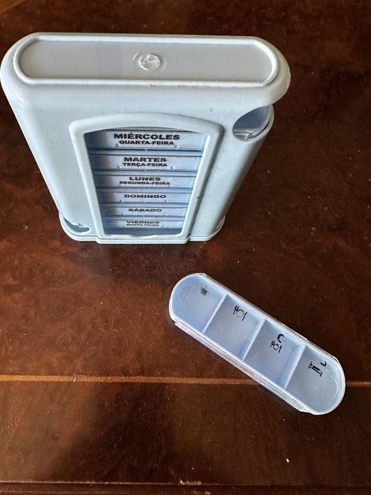 Caixa de medicamentos usada