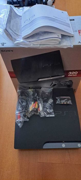 PS3 com jogos, comandos e câmara