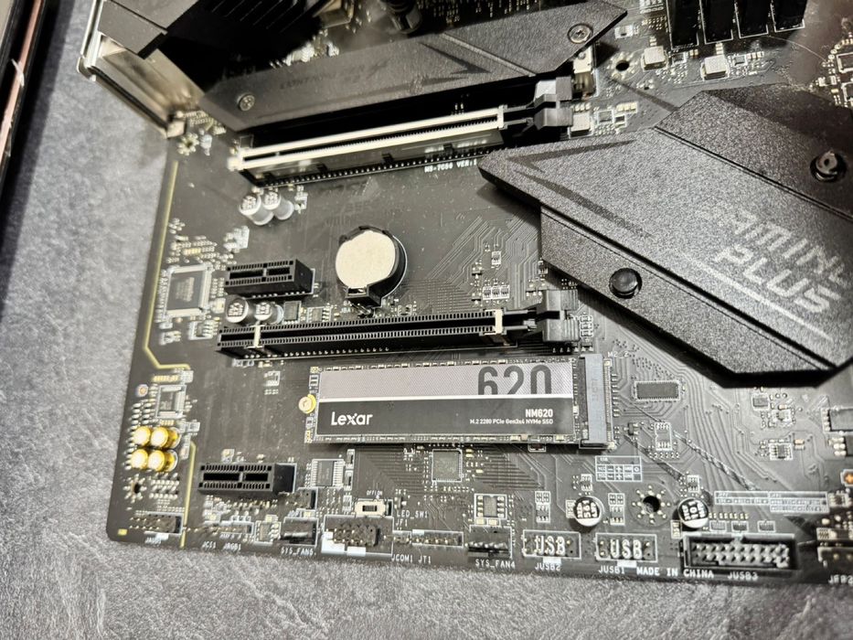 Продам комплект: материнська плата, процесор, оперативна памʼять, SSD