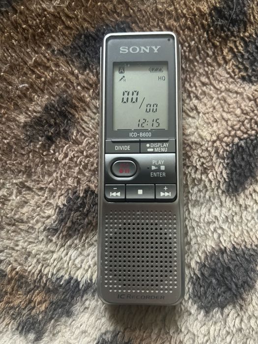 Продам диктофон Sony ICD-B600
