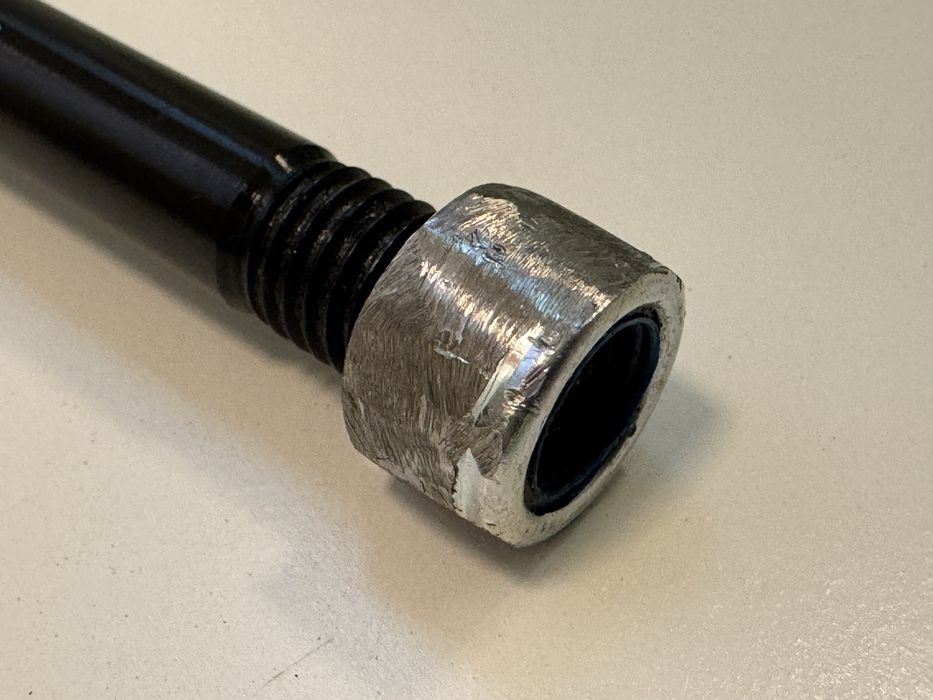 Oś do montażu przyczepki rowerowej Thru Axle 142mm 148mm 12x1.75 Thule