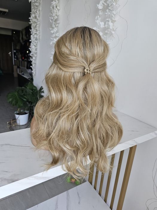Peruka Sabrina włosy premium ludzki przedziałek fale mix blond naturalny efek