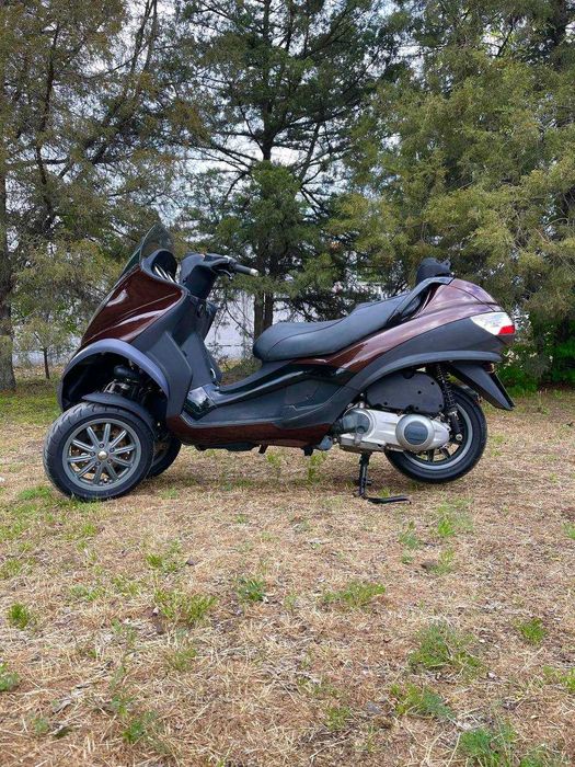 Трицикл PIAGGIO MP3 250RL