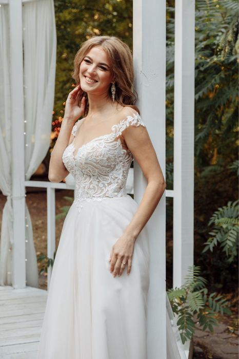 Весільна сукня,  не вінчана