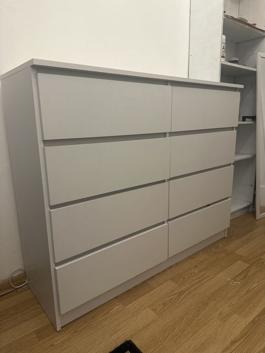 Biala komoda 128/ 8 szuflad