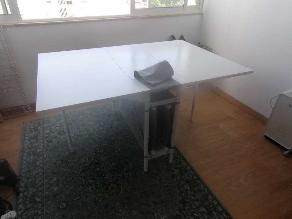 Mesa Ikea Kallhäll + 2 cadeiras Frösvi