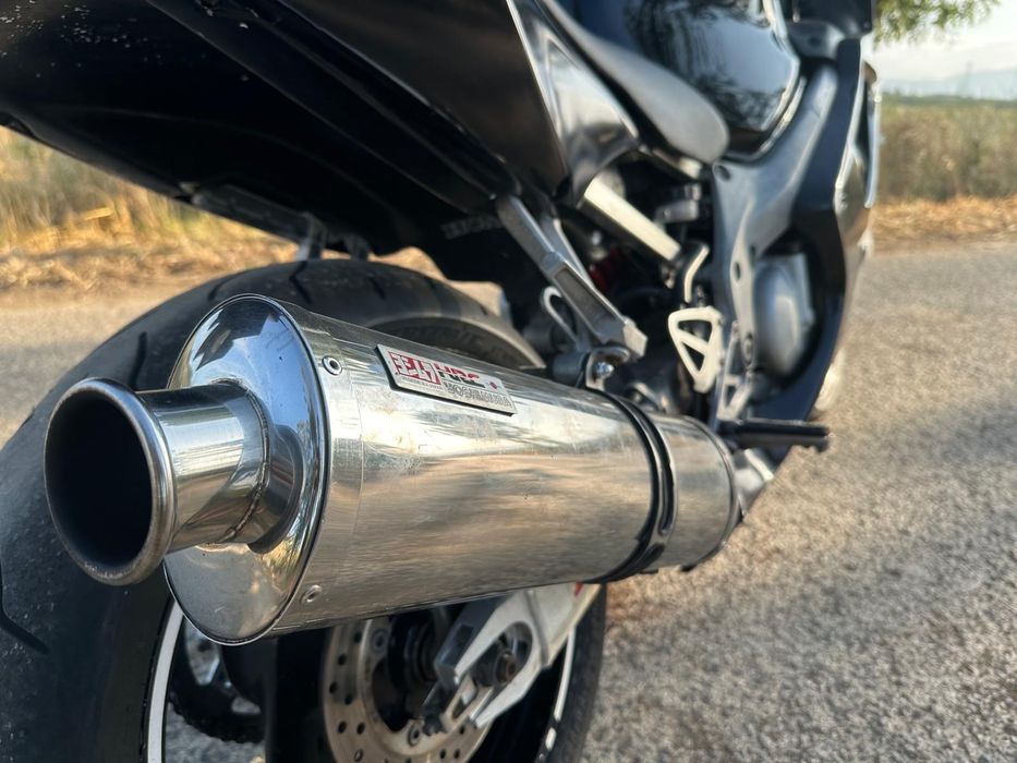 Honda cbr  600 f4
