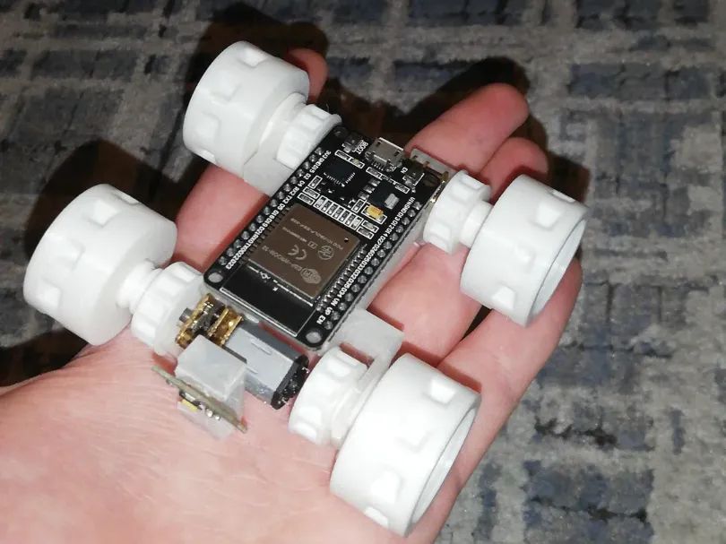 Carro RC Pequeno com ESP32 (Mini Projecto)