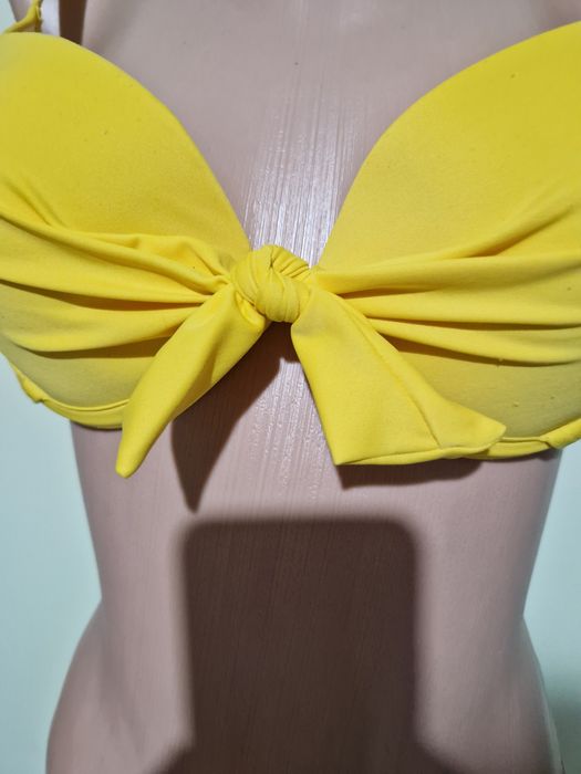 Biustonosz z kokardą żółty