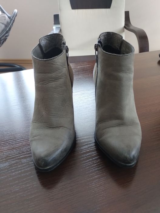 Skórzane szare botki