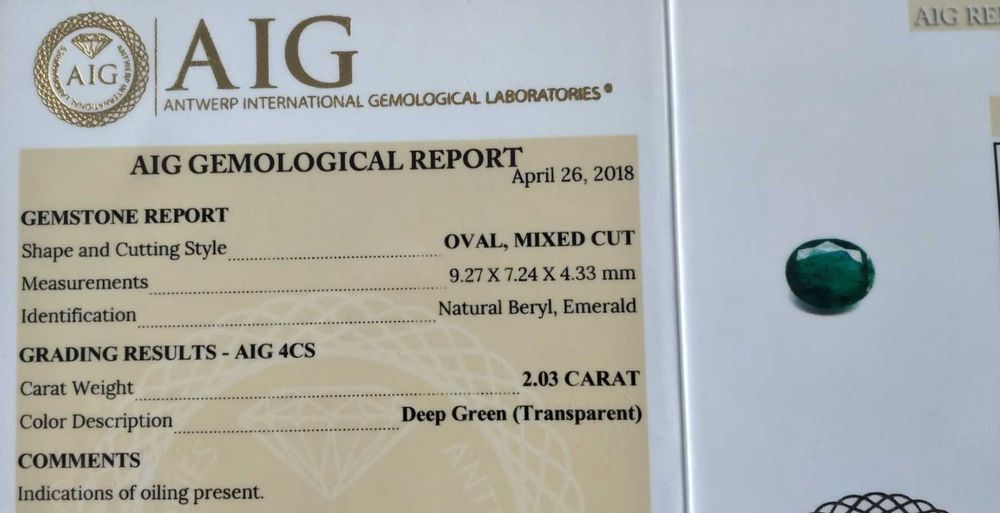 Esmeralda natural com o peso de 2,03 Cts, , Talhe Oval, Certificado