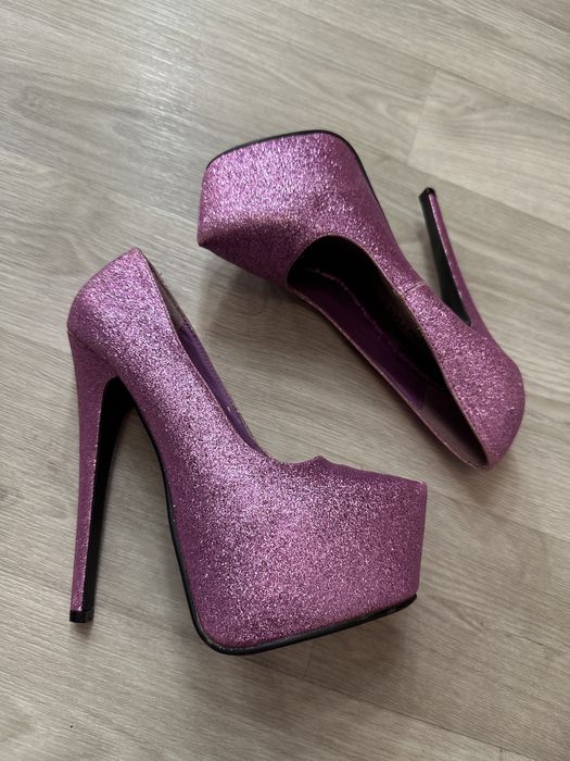 Підбори каблуки туфлі стріпи